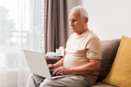 Jak poznat podvodný e-mail nebo SMS: Nejčastější triky internetových podvodníků