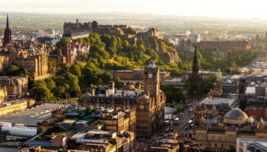 Edinburgh: Město příběhů, stínů a královské historie